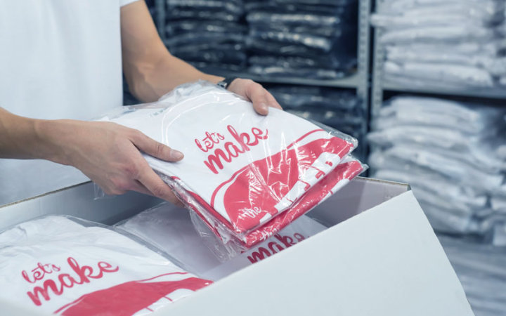 pakowanie odziezy koszulki 2025